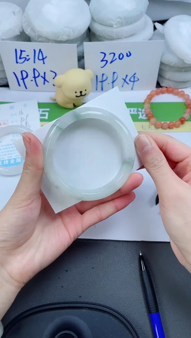 【闪购商品】石英质玉手镯未镶嵌17-58.6