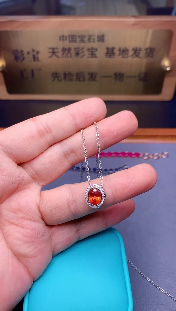 【闪购商品】蓝宝石吊坠(赠链)银S925镶嵌........