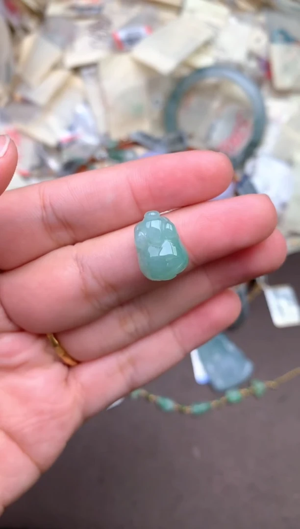 未镶嵌挂件翡翠 —