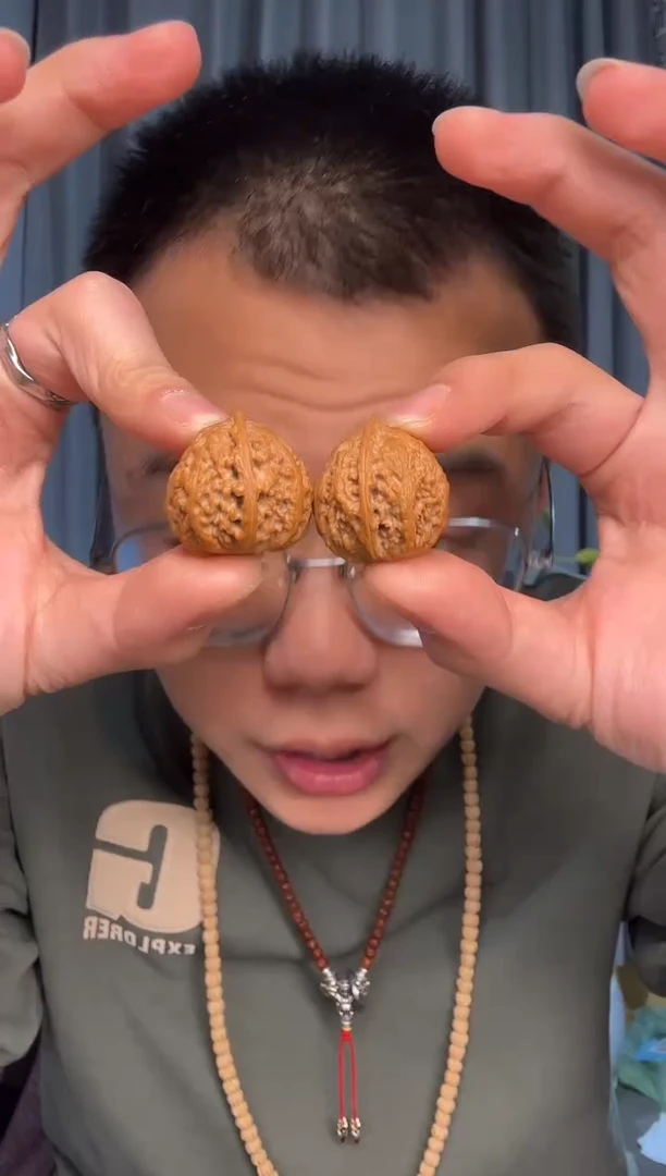 【闪购商品】文玩核桃吊坠小秋子一对（小手捻）