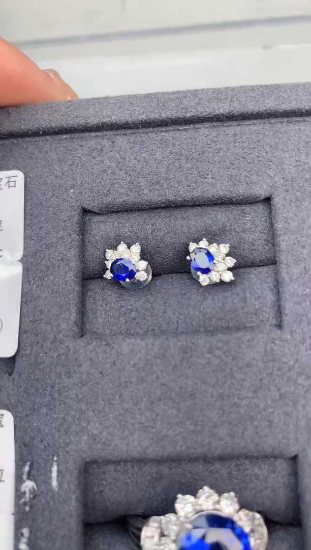 【闪购商品】蓝宝石耳钉18K金镶嵌0.5ct皇家蓝