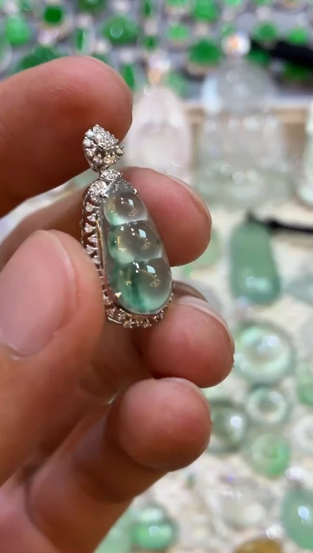 吊坠(不含链)18K金镶嵌翡翠豆子