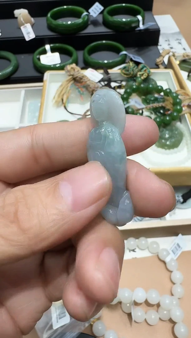 吊坠(赠链)未镶嵌翡翠吊坠