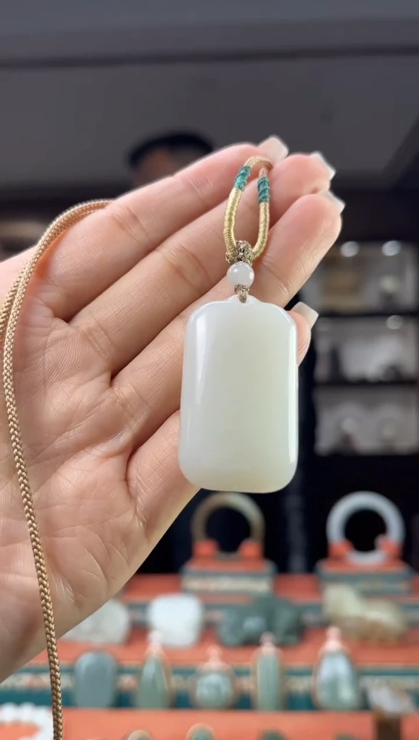 颈饰未镶嵌和田玉佩佩