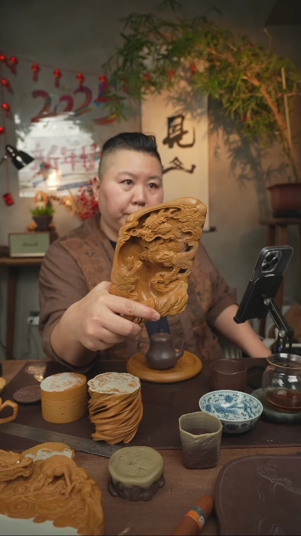 【闪购商品】福利龙年收官木纹石倒流香底座