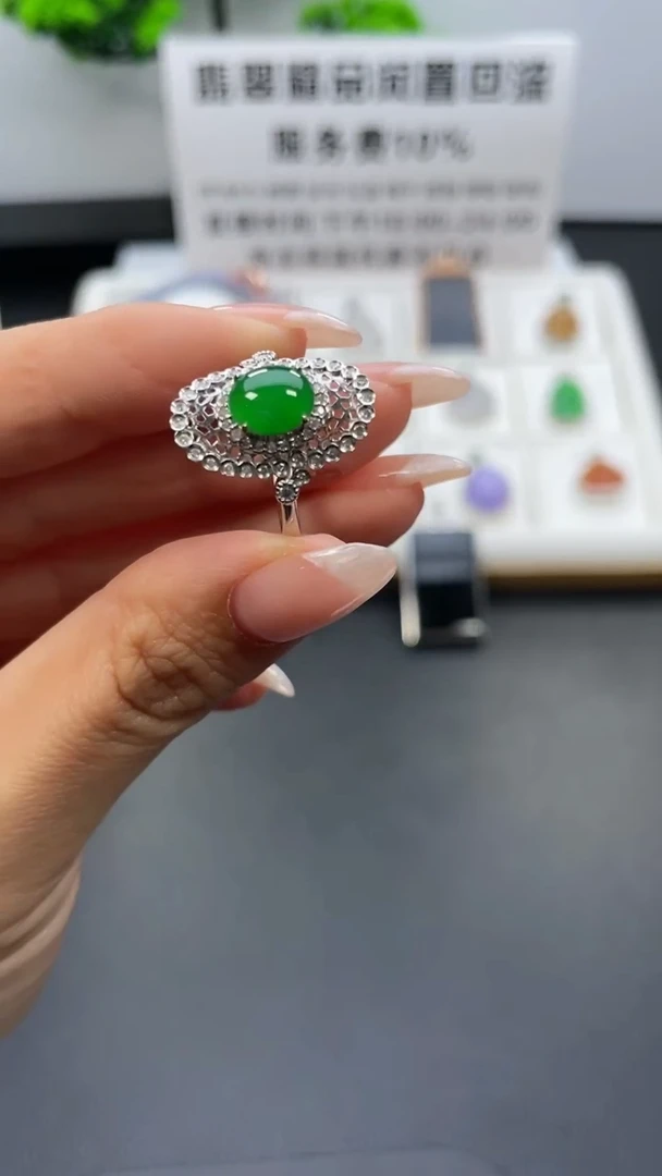 翡翠18K金镶嵌颈饰天然缅甸A货翡翠18k金镶嵌吊坠