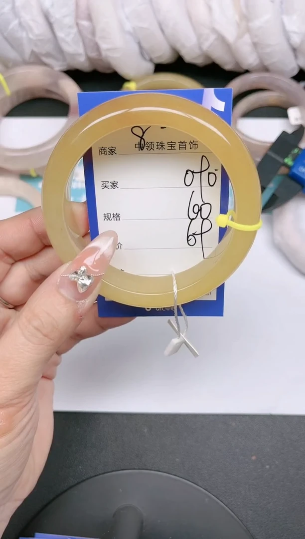 【闪购商品】石英质玉手镯未镶嵌090