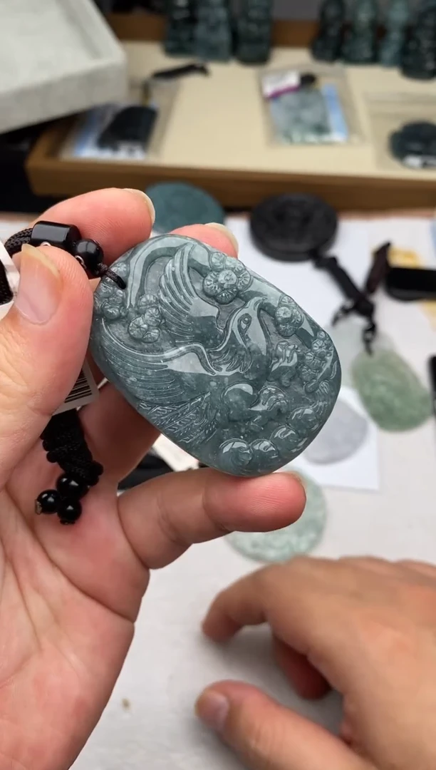 翡翠未镶嵌颈饰多样性发其一