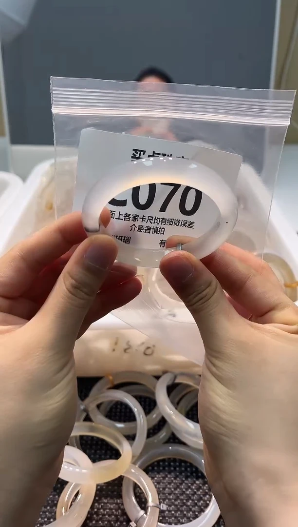 玛瑙/玉髓手镯未镶嵌C070