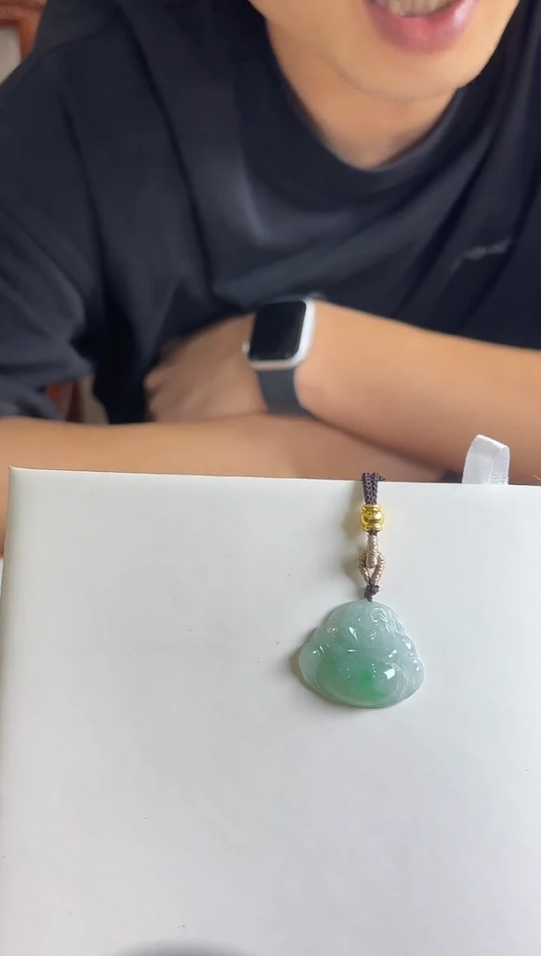 翡翠未镶嵌颈饰佛公