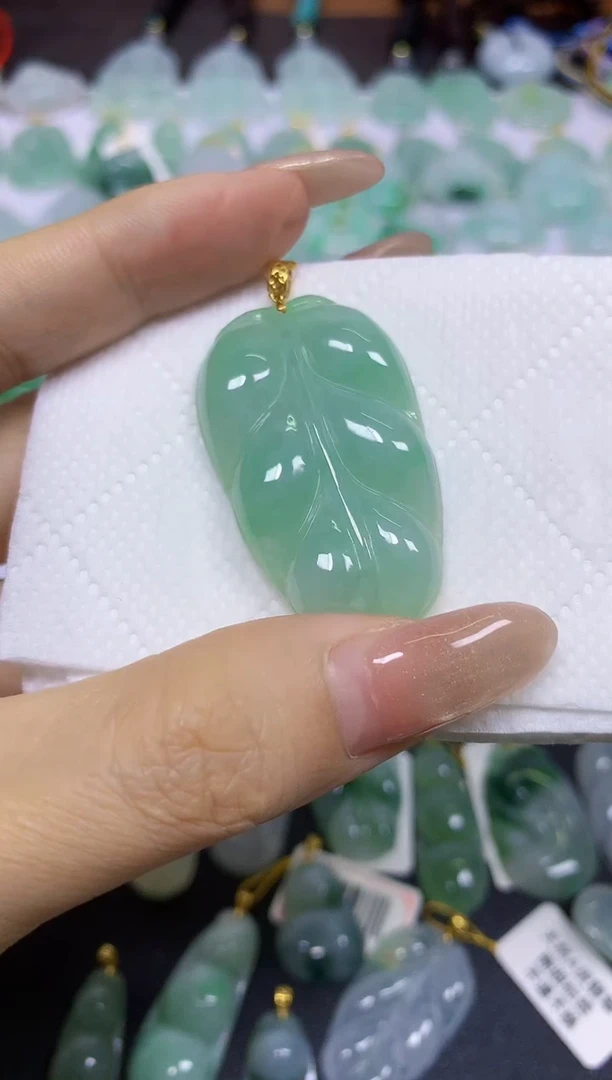 颈饰18K金镶嵌翡翠天然翡翠A货
