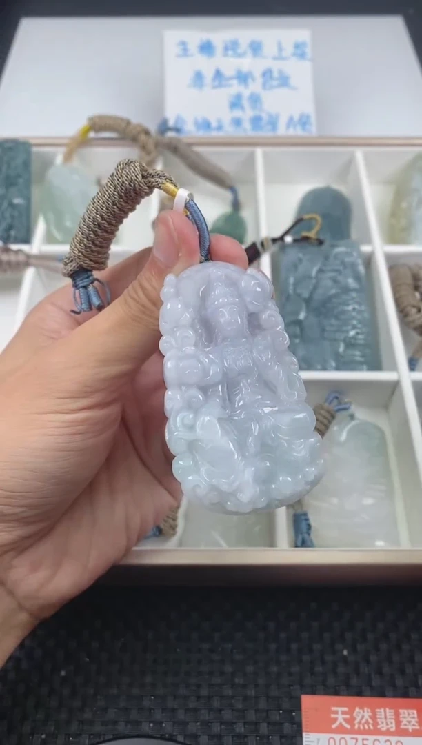 翡翠未镶嵌颈饰