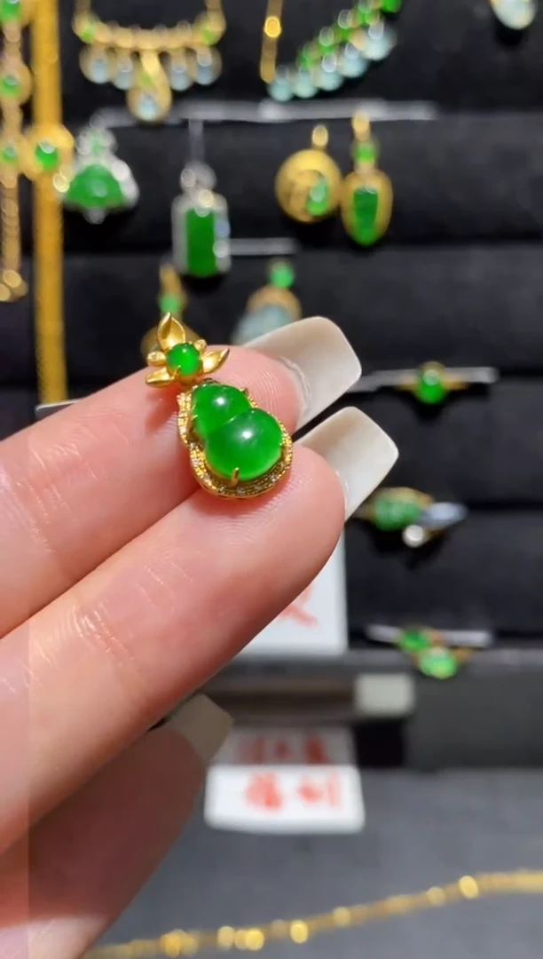 【闪购商品】翡翠颈饰18K金镶嵌吊坠