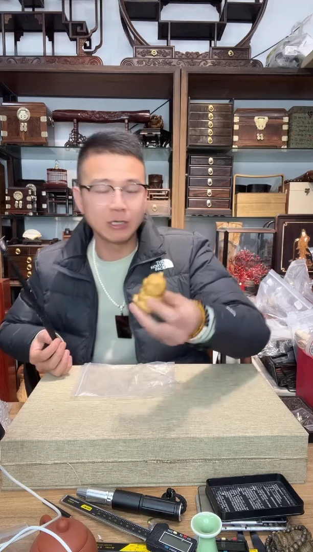 乌木类书架465崖柏老虎摆件
