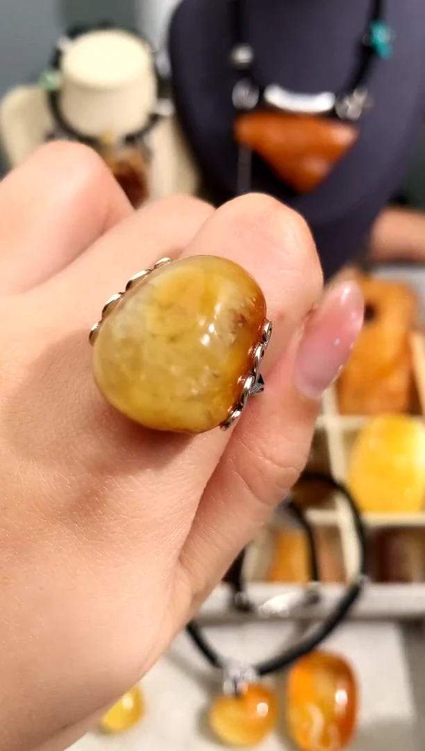 未镶嵌琥珀裸石似玉