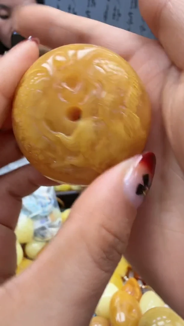 裸石琥珀未镶嵌如图