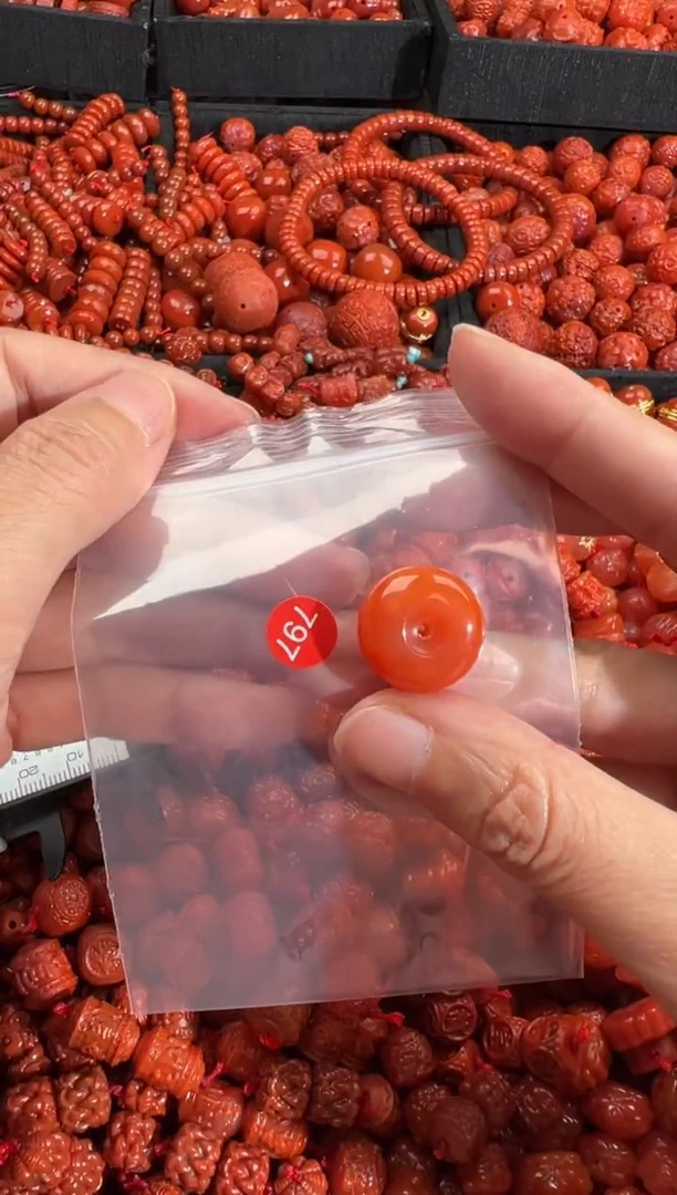 南红玛瑙未镶嵌颈饰1