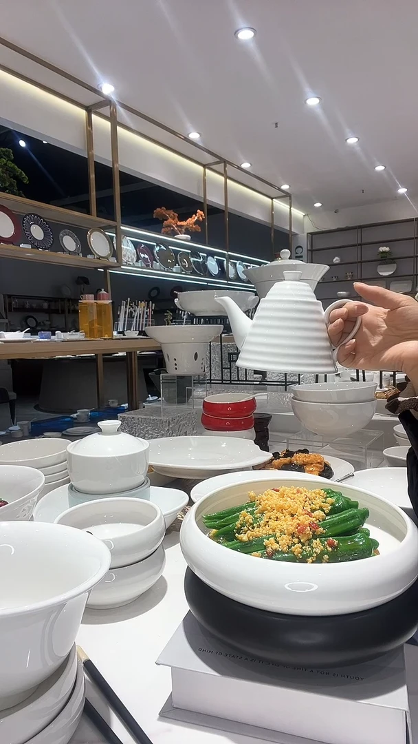 【闪购商品】陶瓷条纹壶