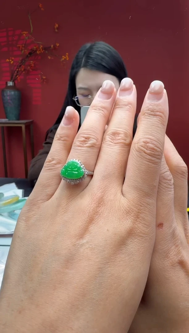 18K金镶嵌戒指翡翠绿佛公戒指