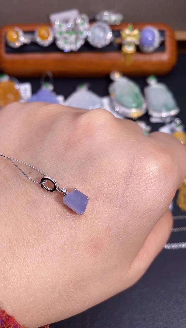 【闪购商品】翡翠颈饰18K金镶嵌万能扣吊坠