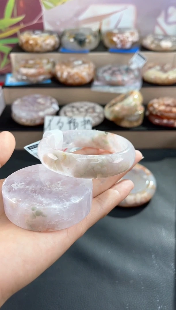 石英质玉手镯未镶嵌57