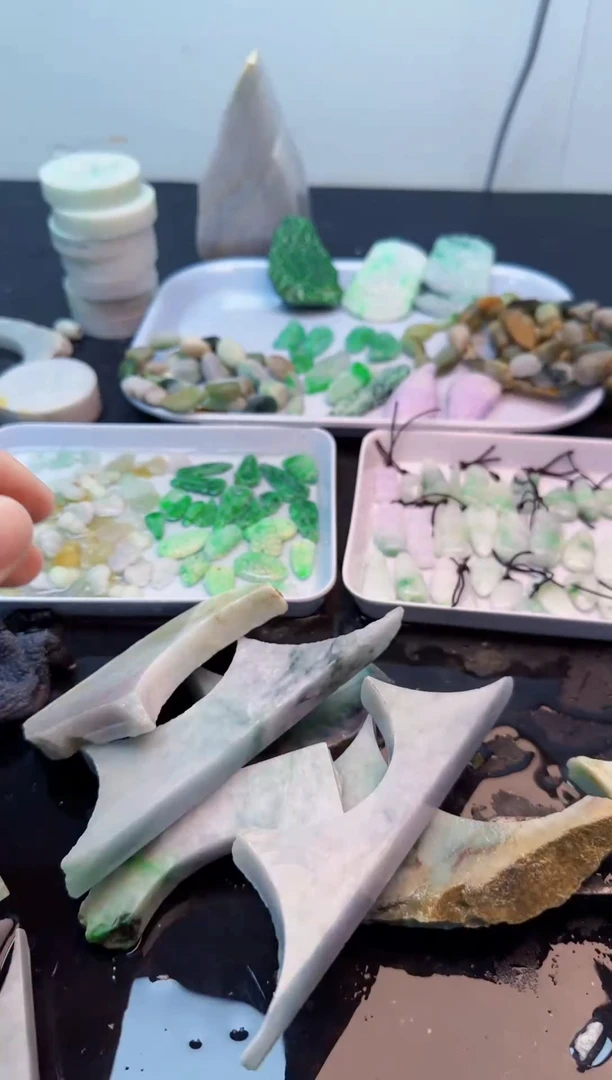 翡翠挂件未镶嵌合*129天然A货翡翠