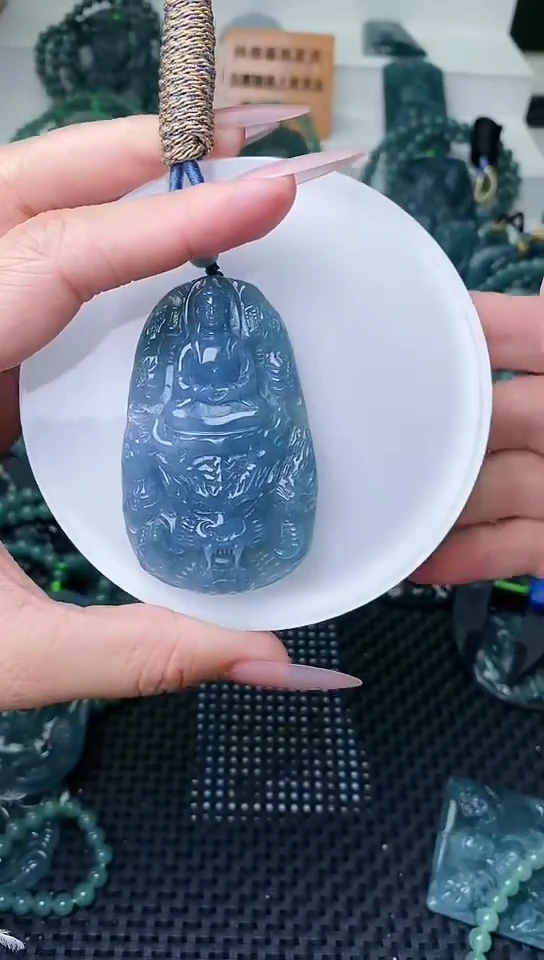 颈饰未镶嵌翡翠