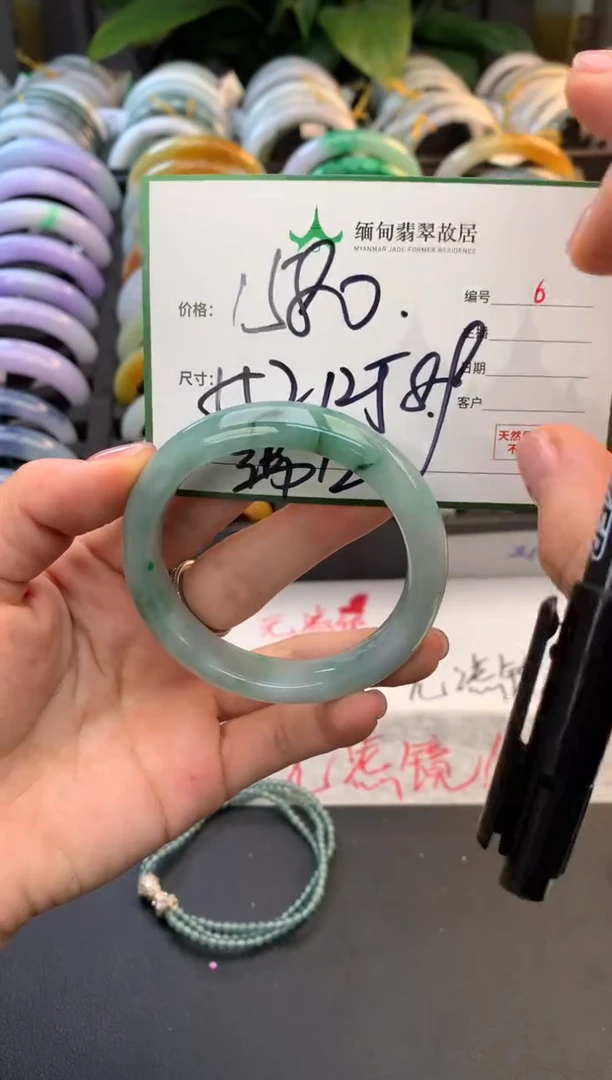 未镶嵌定制翡翠毛货需精细抛光+多人