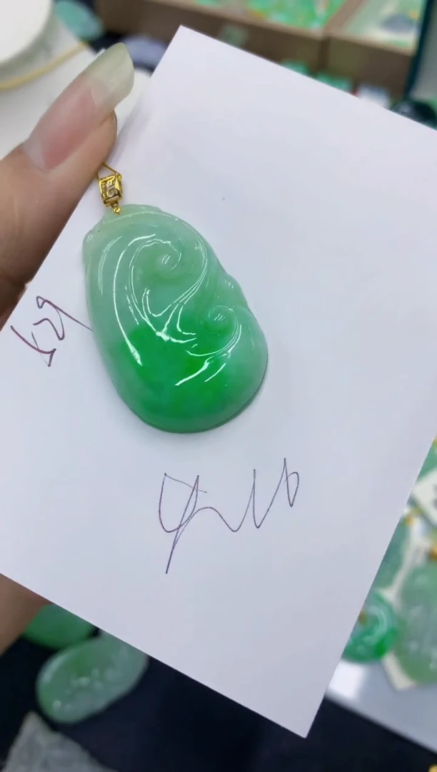 翡翠18K金镶嵌颈饰11111111111