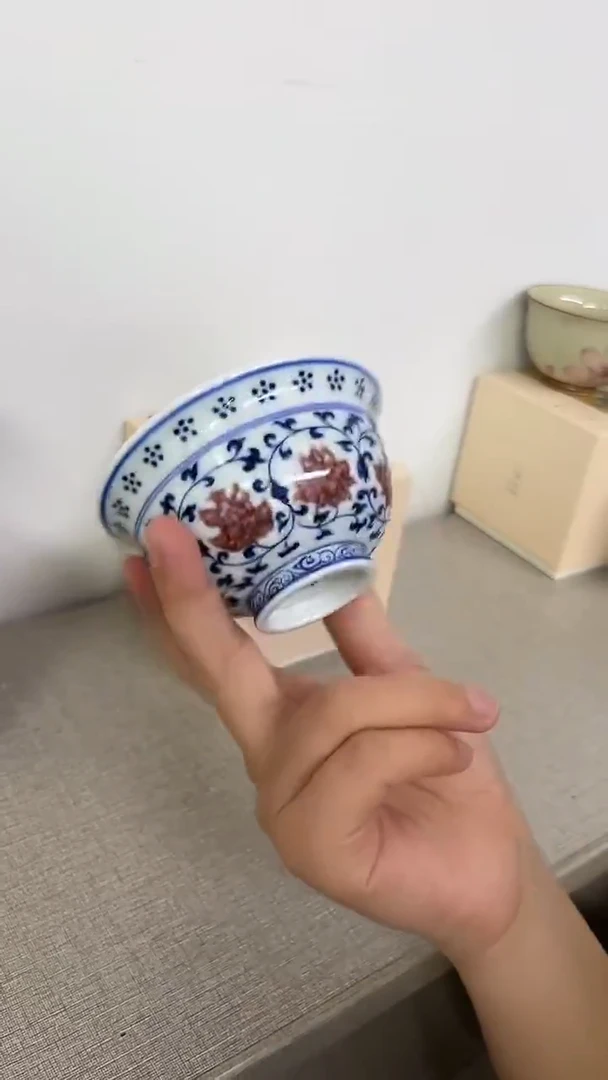 景德镇我刚才缠枝莲釉里红压手