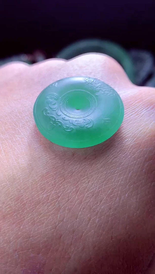 未镶嵌定制翡翠杨****?翡翠毛货定制