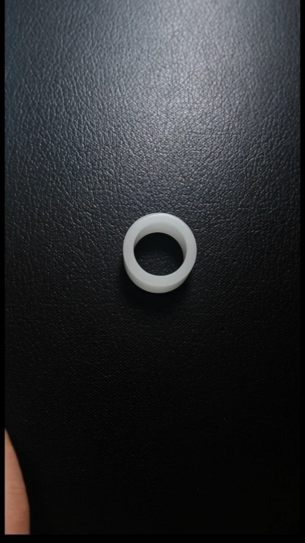 颈饰未镶嵌和田玉扳指