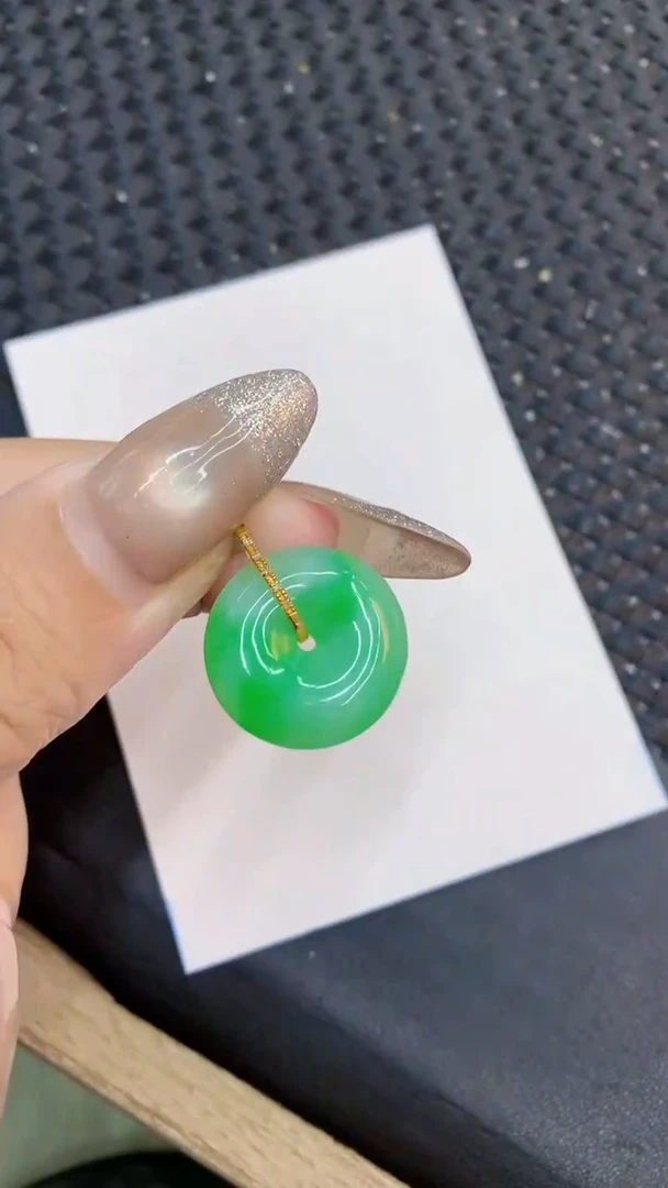 颈饰18K金镶嵌翡翠1