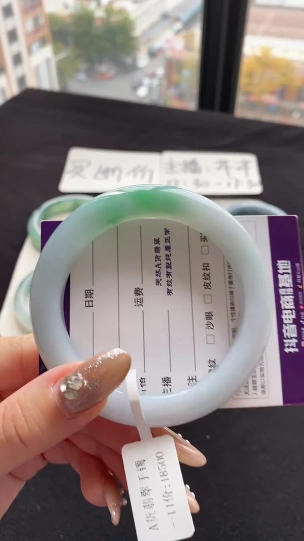 【闪购商品】翡翠手镯未镶嵌59正圈白底青--不退不换