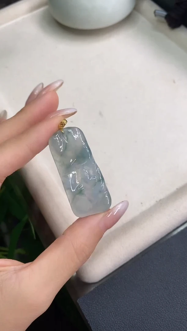 翡翠18K金镶嵌颈饰悟道