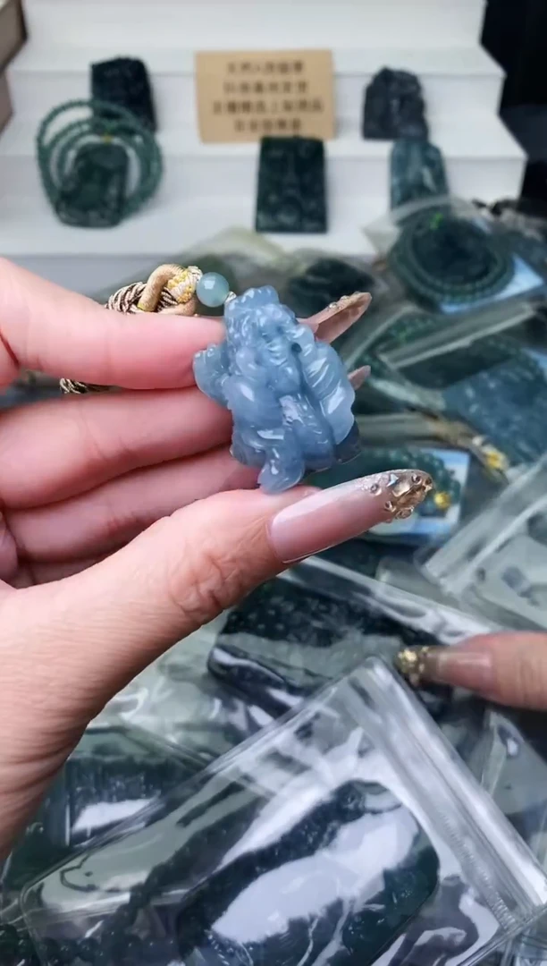 颈饰未镶嵌翡翠