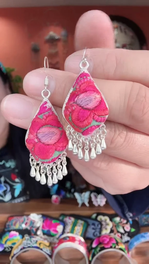 织绣非遗手工苗银苗绣饰品73