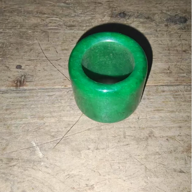 1个绿色扳指摆件链接