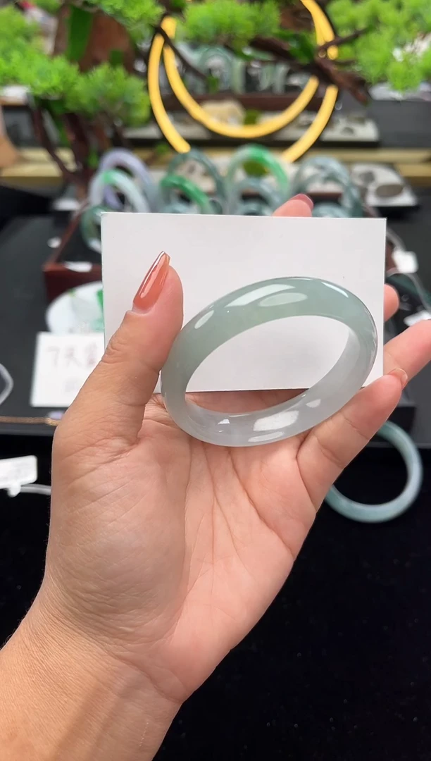 未镶嵌手镯翡翠手镯