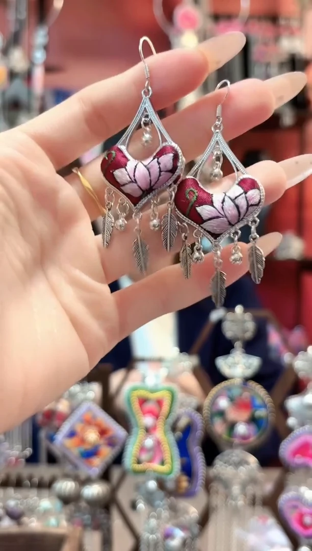 织绣云织谣民族风精美饰品   39