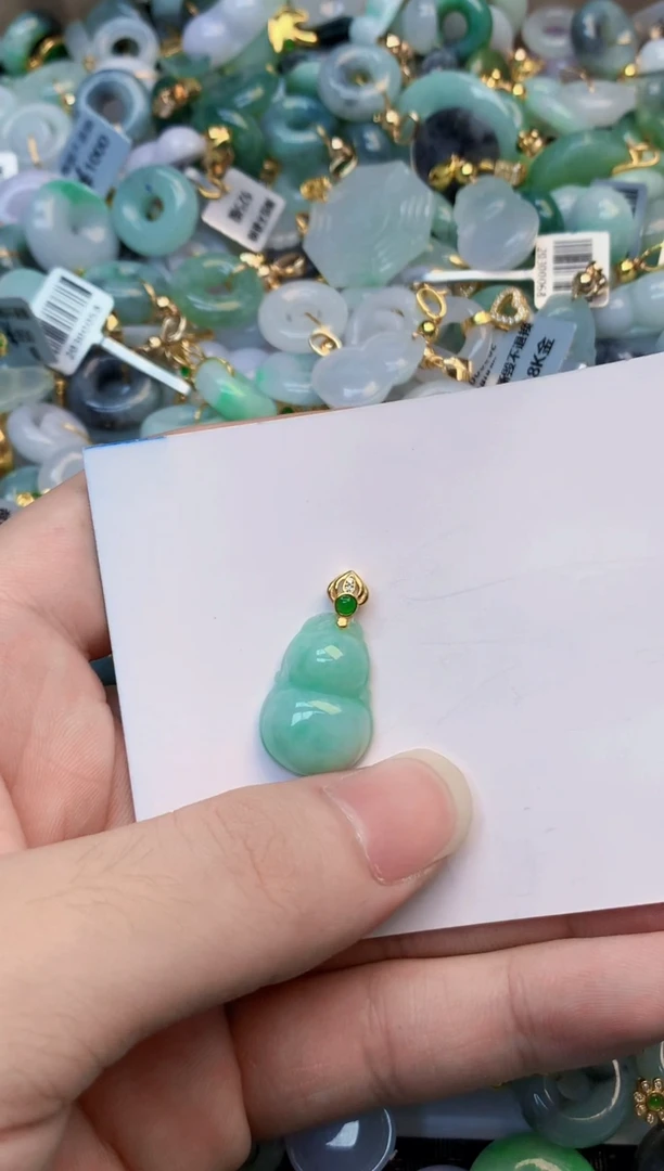 翡翠未镶嵌吊坠(不含链)1