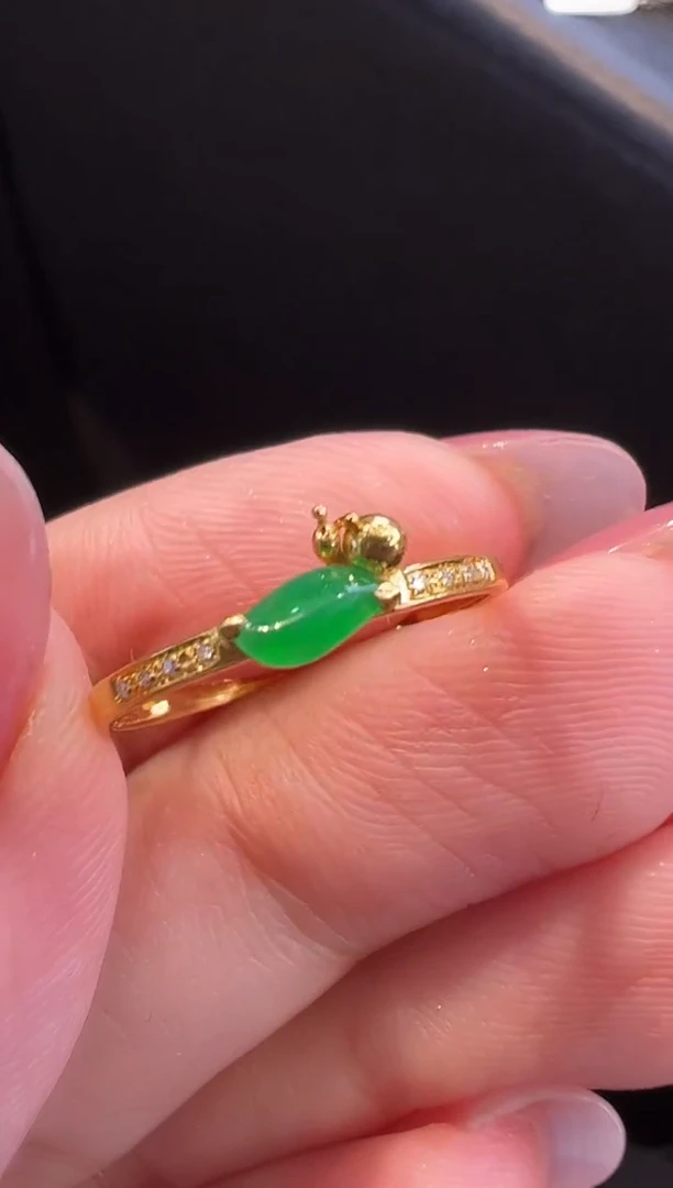 18K金镶嵌戒指翡翠戒指