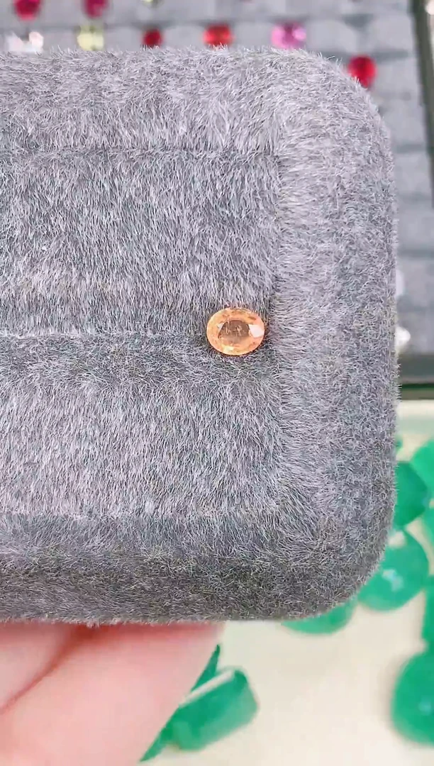 未镶嵌珠宝半成品石榴石（芬达石）0.65ct