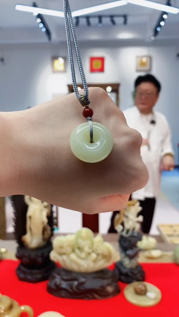 【闪购商品】和田玉挂件未镶嵌面包圈