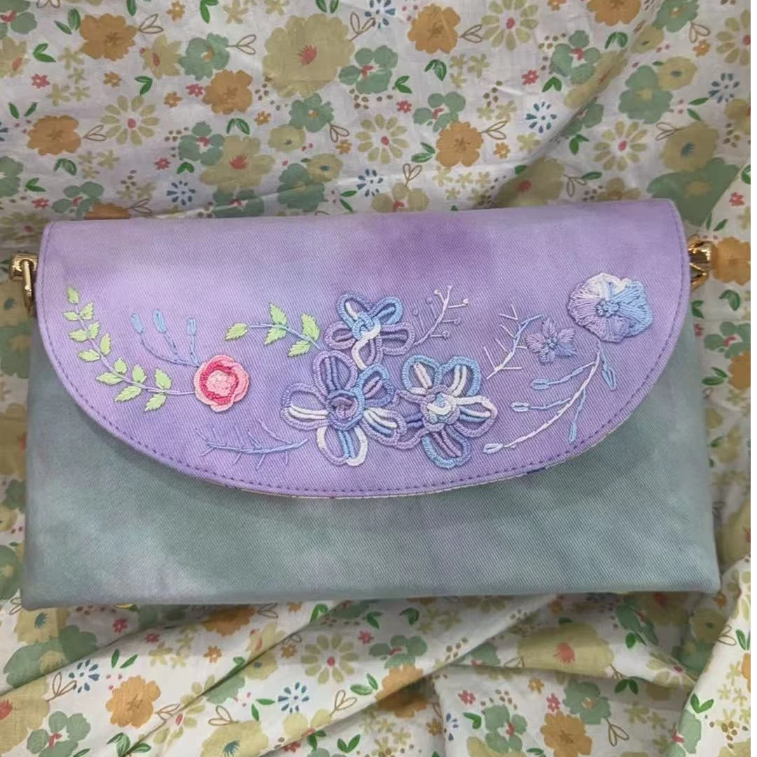 手染布立体刺绣月牙包