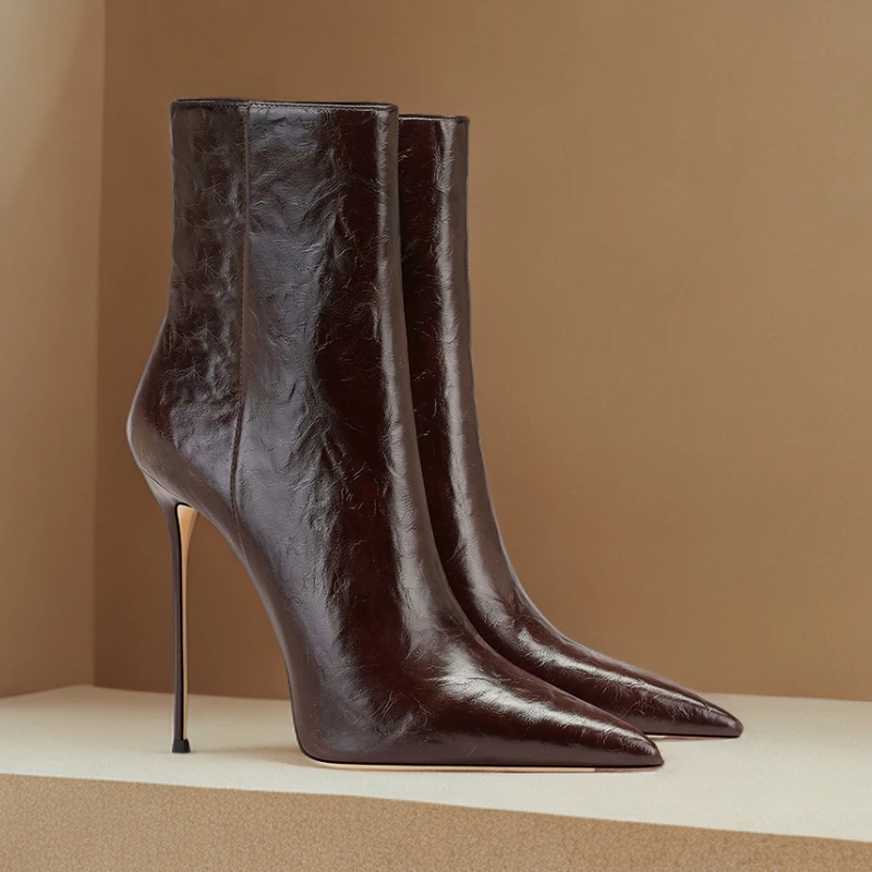 冬季女士高跟短靴爆款洋气高级上档次流行时髦百搭细跟通勤瘦瘦靴