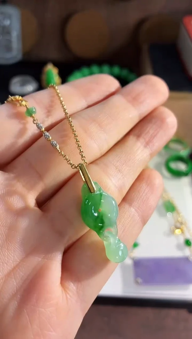 吊坠(不含链)18K金镶嵌翡翠吊坠