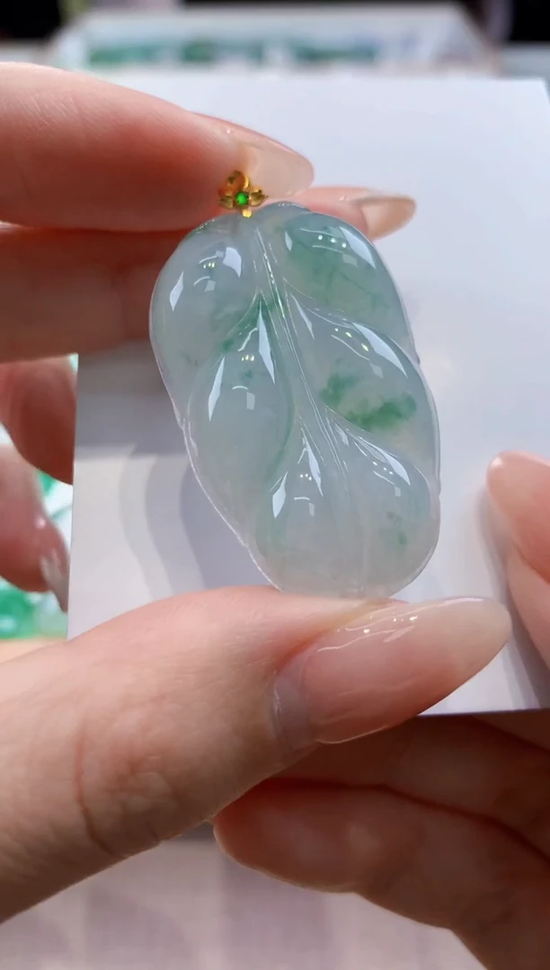 颈饰18K金镶嵌翡翠天然翡翠挂件