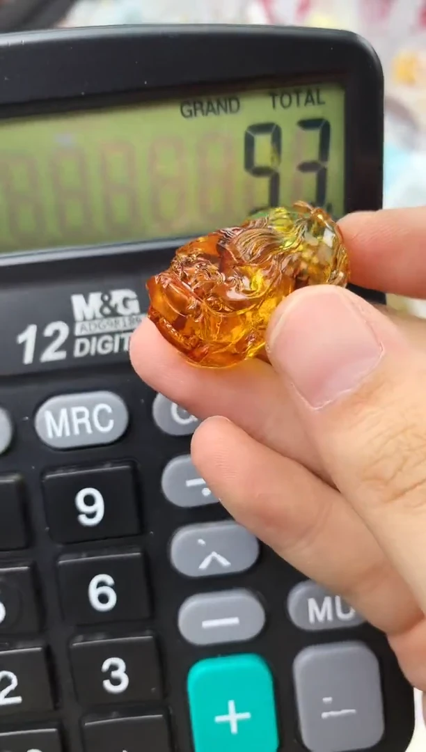 未镶嵌琥珀珠宝奇石99