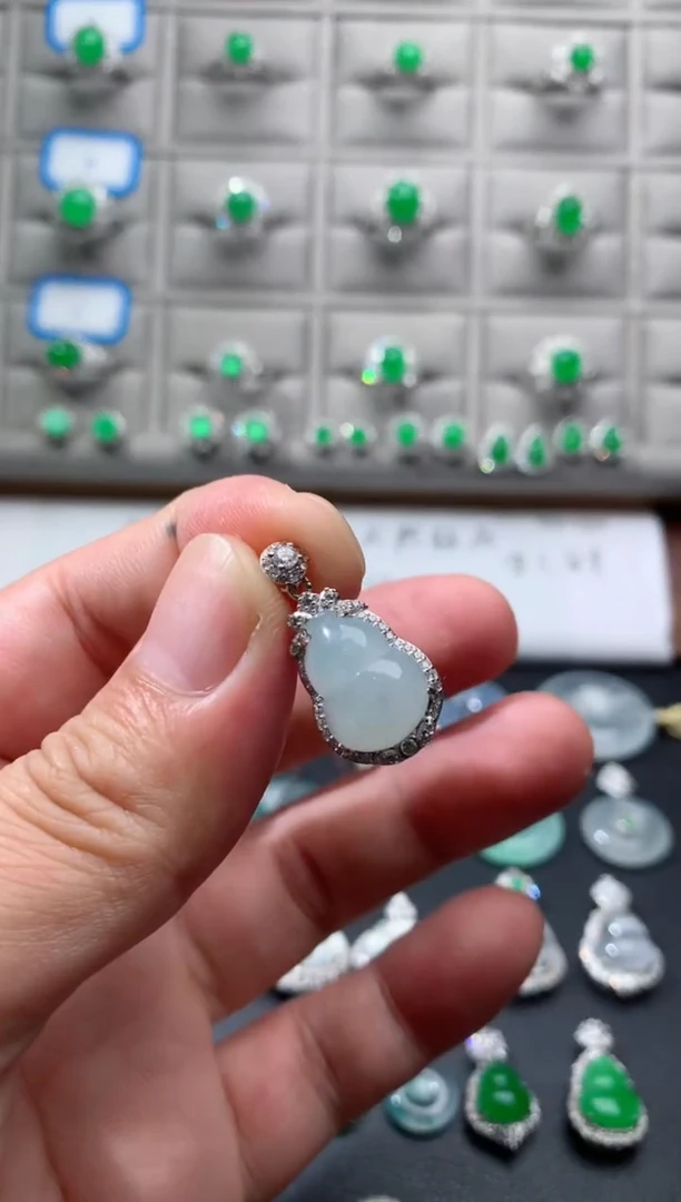 颈饰银S925镶嵌翡翠吊坠